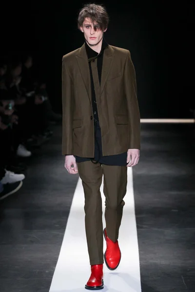 Look 19